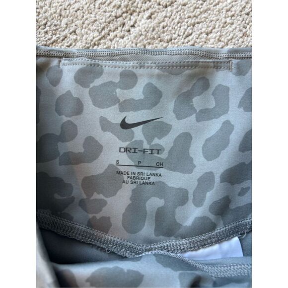 NWOT Nike gray leopard bike short 7” , $58 Sm B12 - Picture 4 of 6